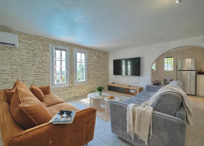 Les Hauts De Bezouce, Calme, Espace Et Jeux 4*